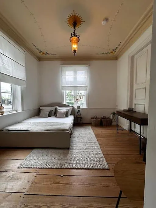 Apartman Privates Zimmer In Villa Mit Blick Auf Die Elbe Hamburg